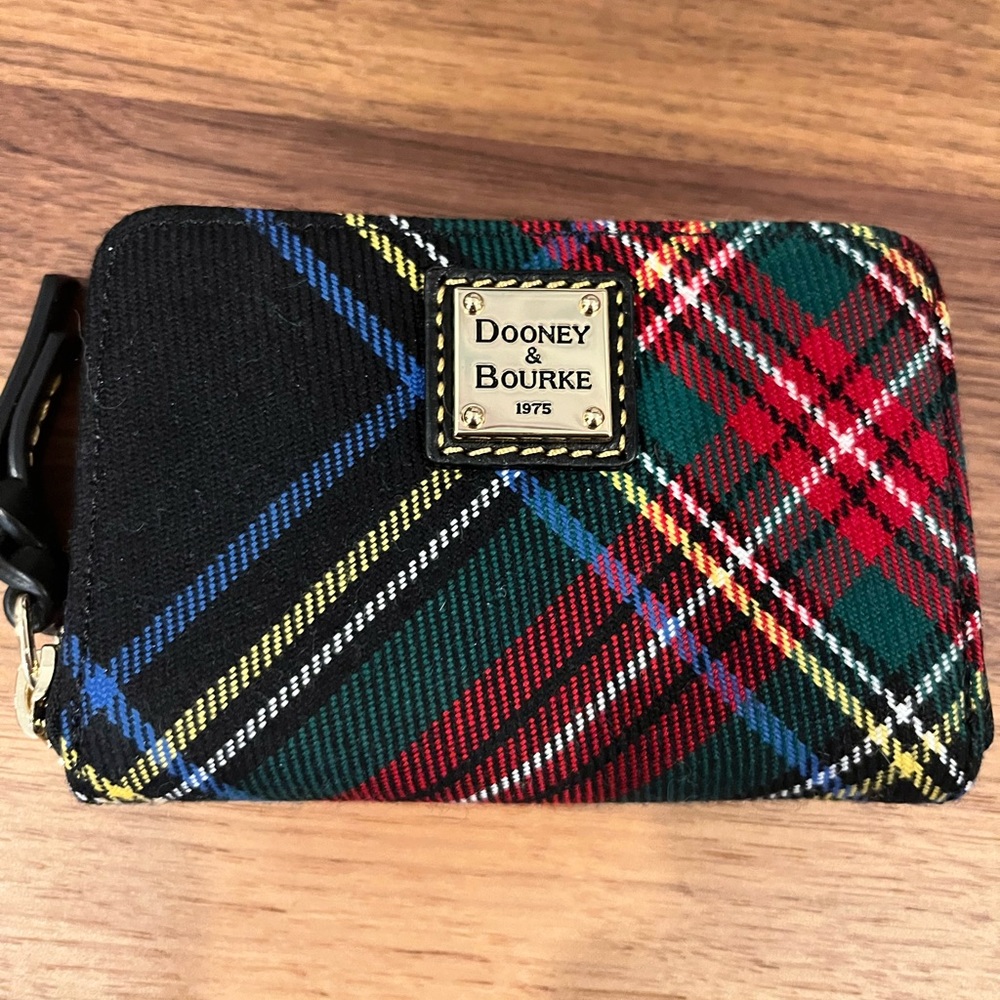 Dooney & Bourke Zip Around Credit Card Case